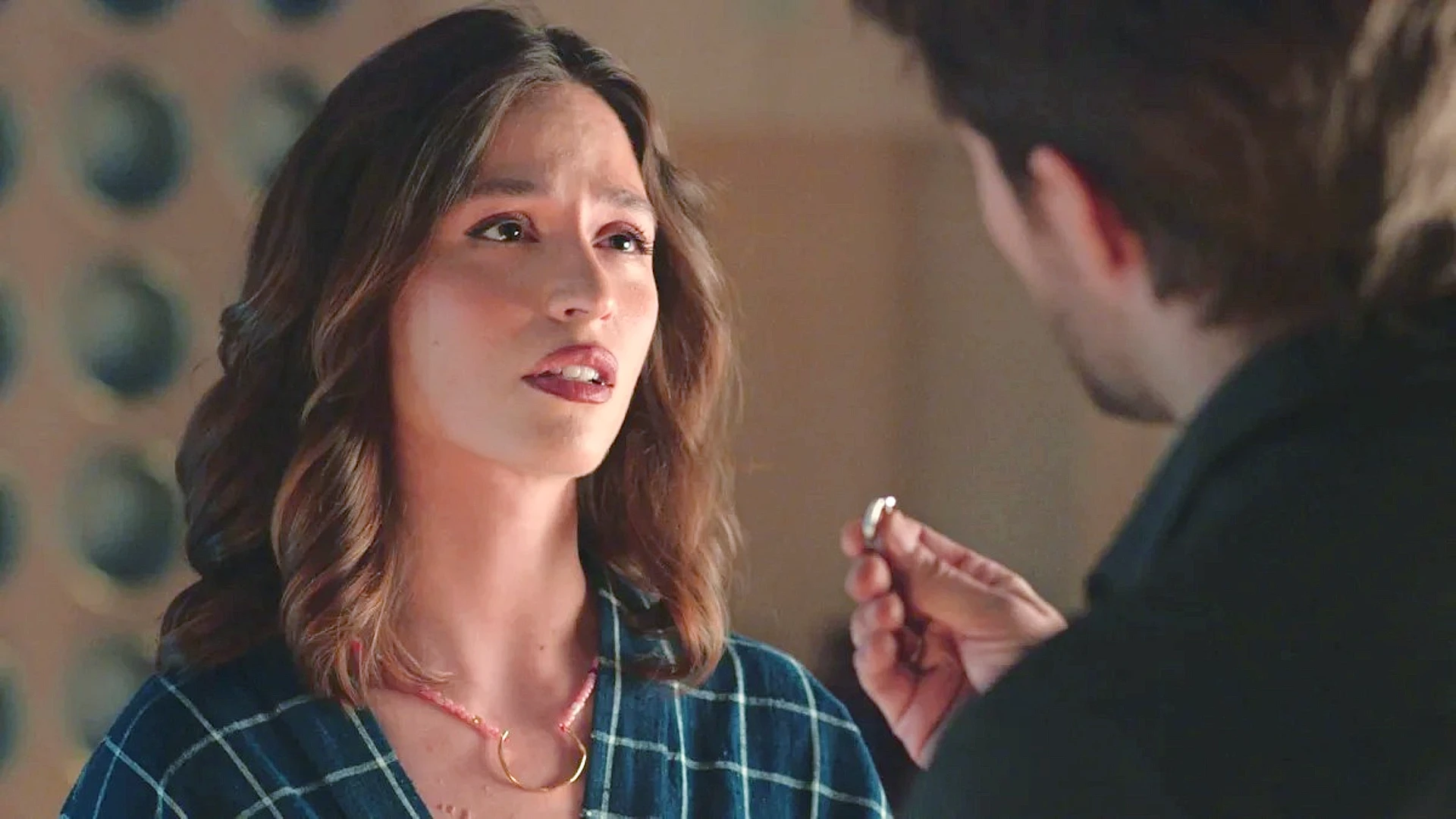 Amanda le pide el divorcio a César en la encrucijada