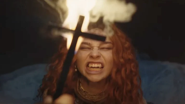 Tráiler en español de “Drácula” de Luc Besson: su versión del mito vampírico con Caleb Landry Jones