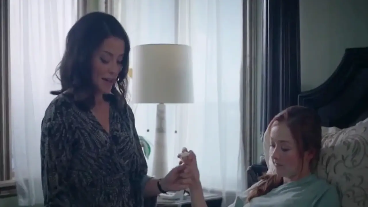 Hannah Bamberg y Emmanuelle Vaugier en Embarazada y sola